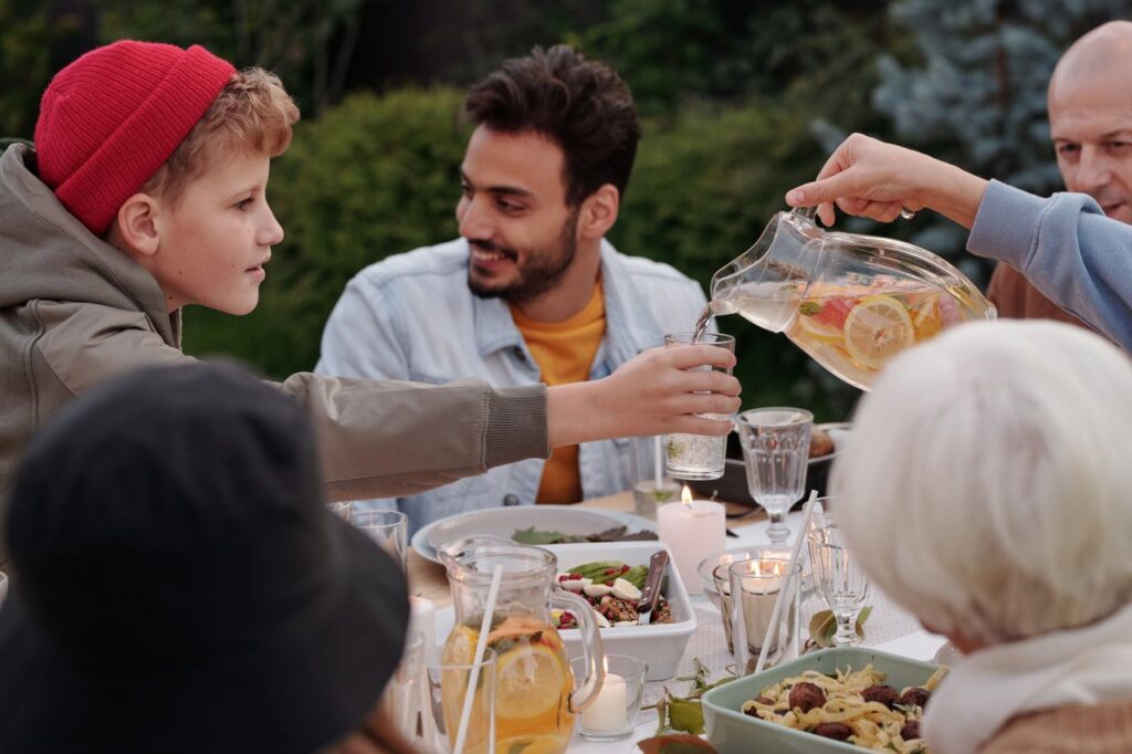 A balanced meal on a table next to a glass of water, showing healthy mealtime hydration.